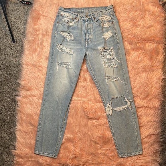 American Eagle Light Wash Distressed 90s Slim Boyfriend Jean Size 6 - Picture 4 of 7